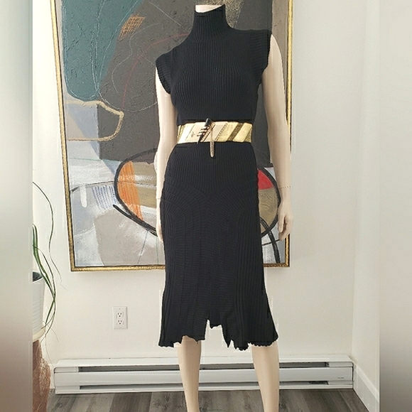 Elasticized Cinch Belt with Latch and Chain - Picture 2 of 16